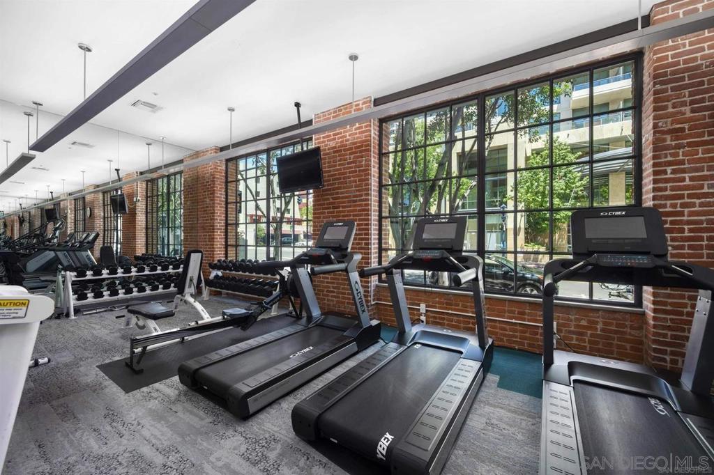 500 W Harbor Dr 1502