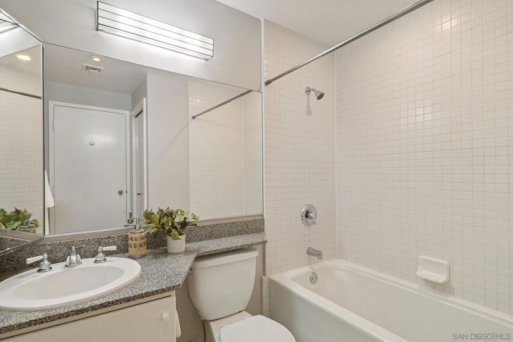 500 W Harbor Dr 1502