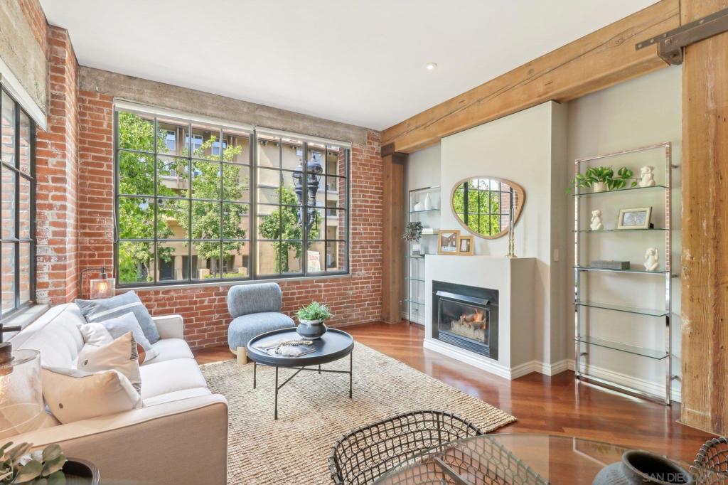 500 W Harbor Dr 1502