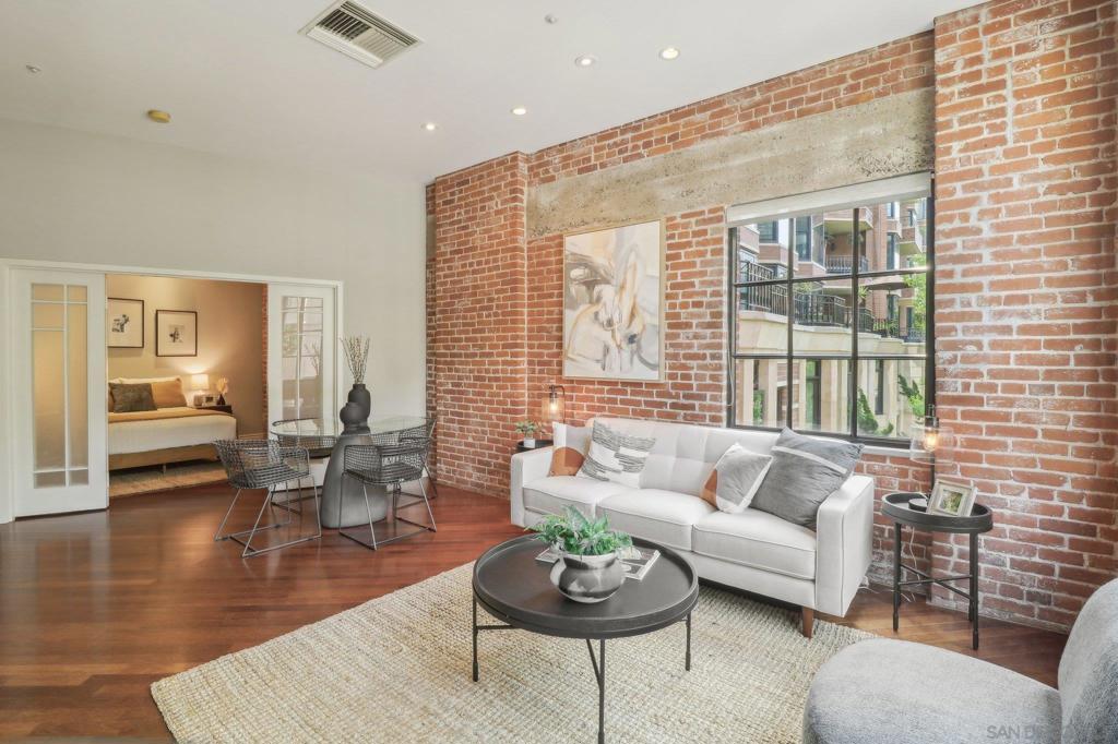 500 W Harbor Dr 1502