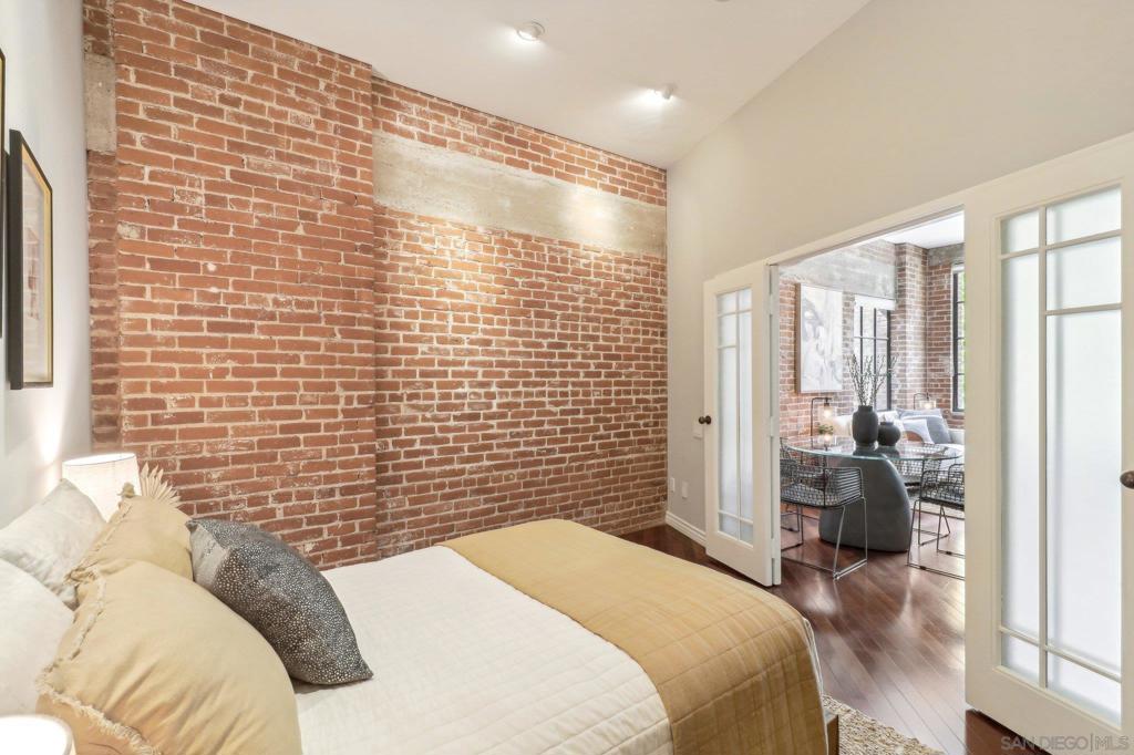 500 W Harbor Dr 1502