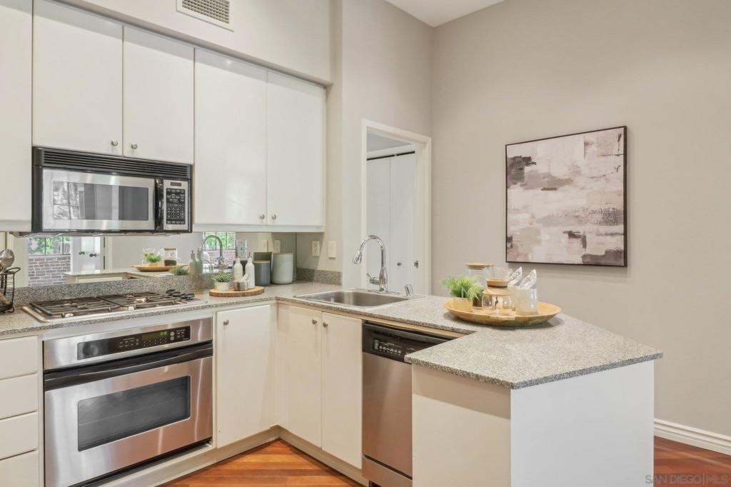 500 W Harbor Dr 1502