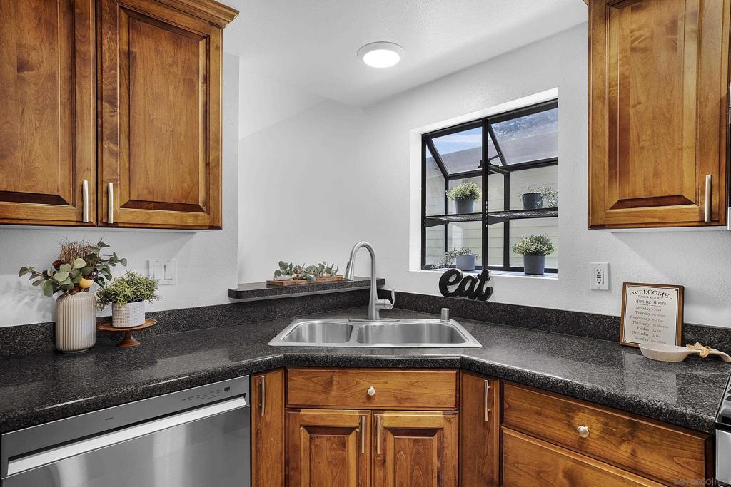 1059 Shadowridge Dr 9