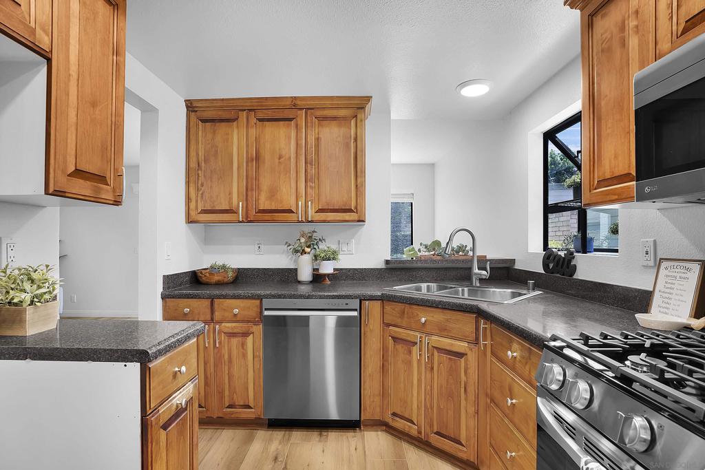 1059 Shadowridge Dr 9