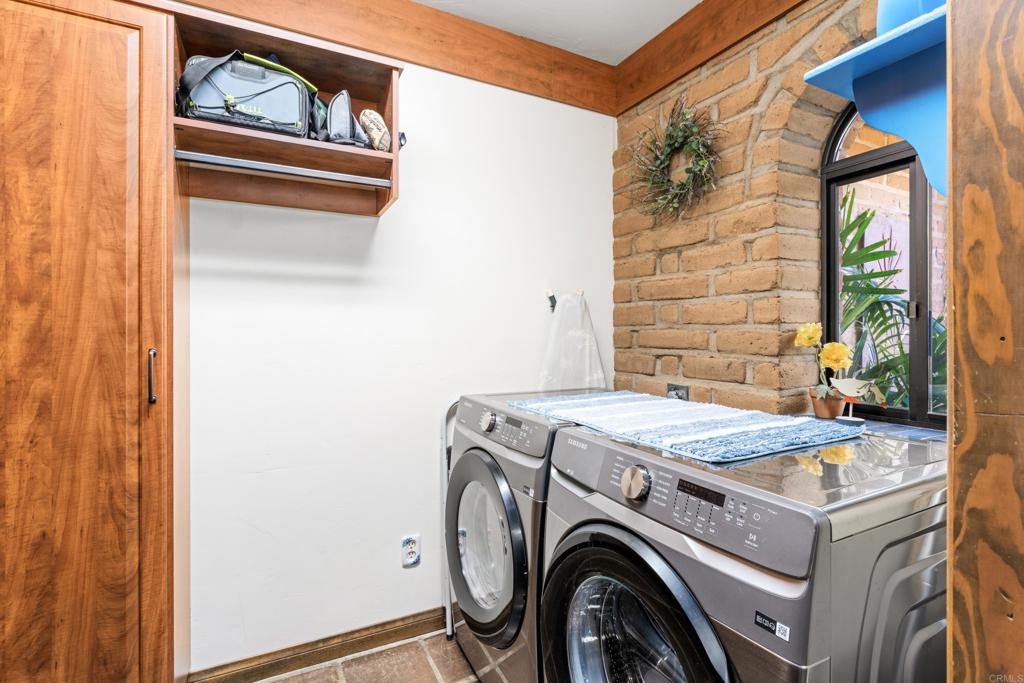 16457 SOMBRA DEL MONTE