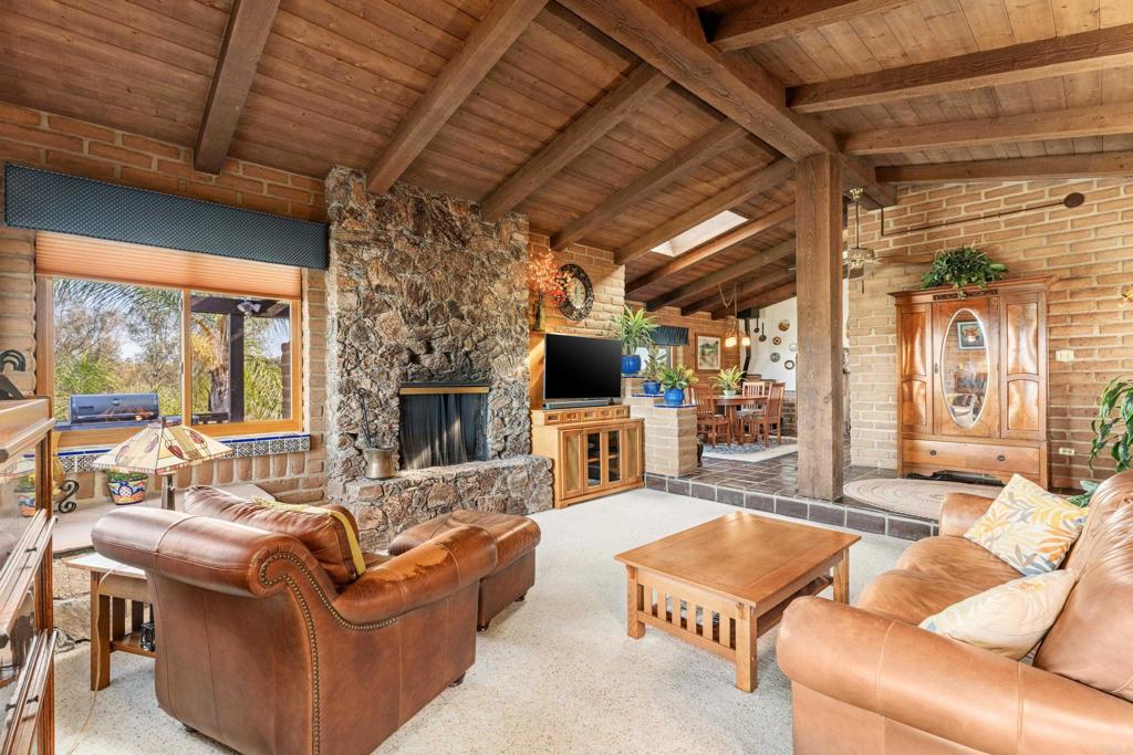 16457 SOMBRA DEL MONTE