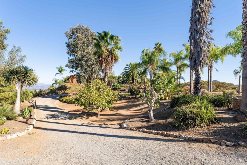 16457 SOMBRA DEL MONTE