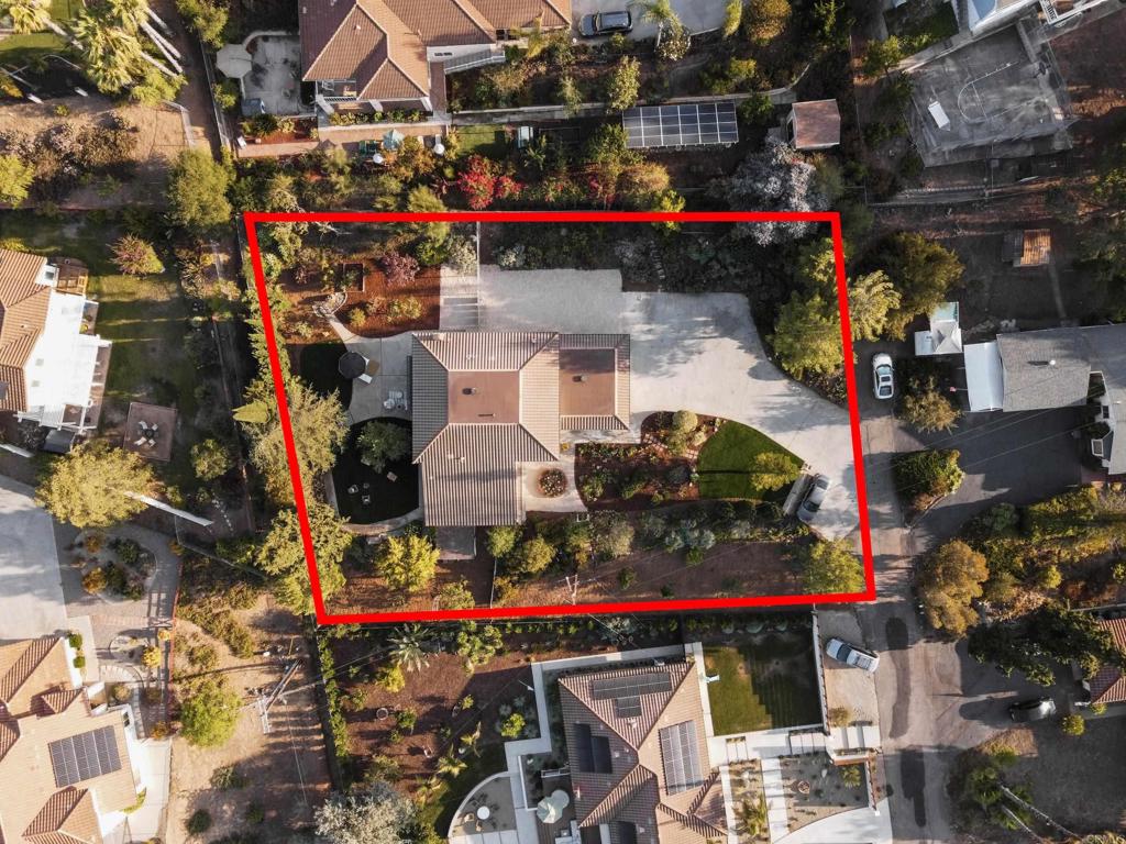 1657 FOOTHILL Drive