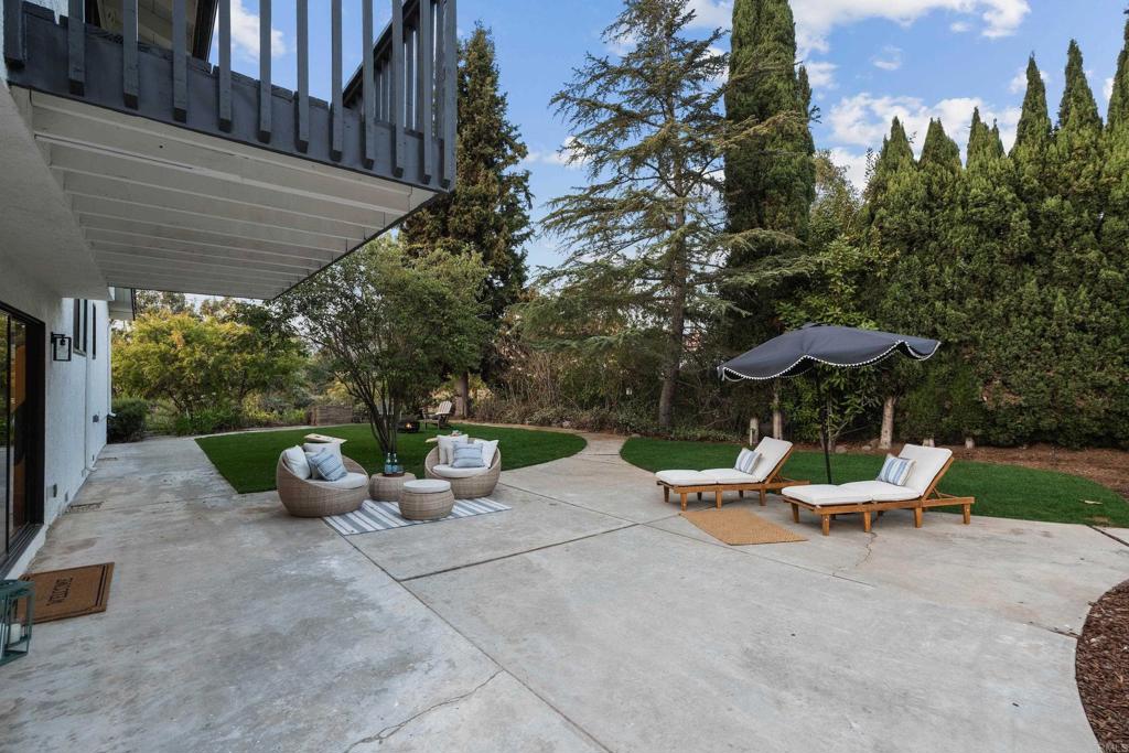 1657 FOOTHILL Drive