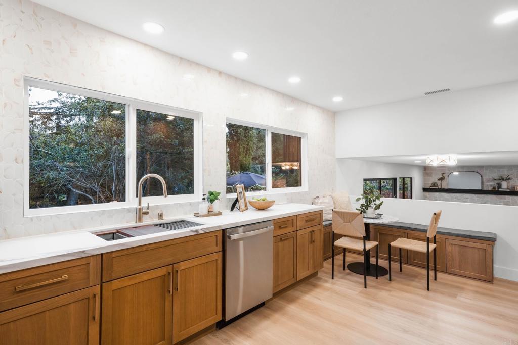 1657 FOOTHILL Drive