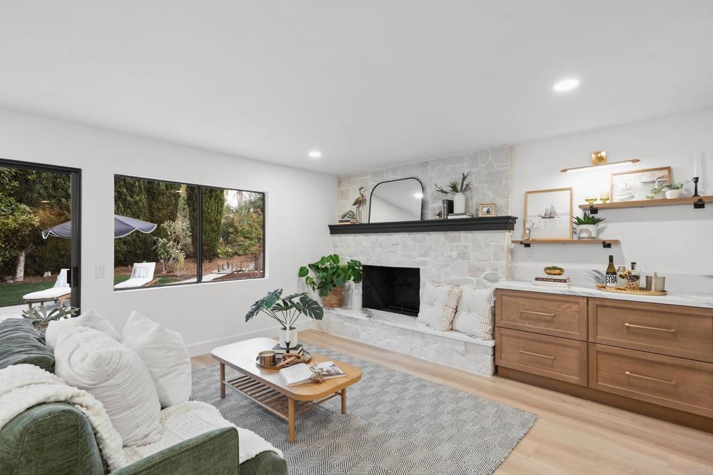 1657 FOOTHILL Drive