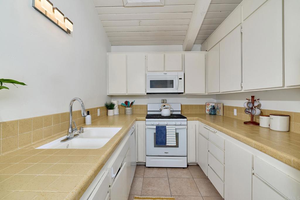 7512 Viejo Castilla Way 20