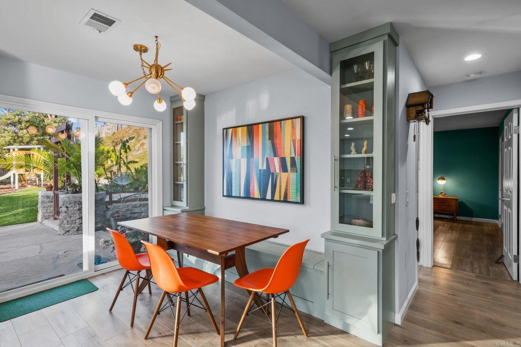 3264 CAMARILLO Avenue