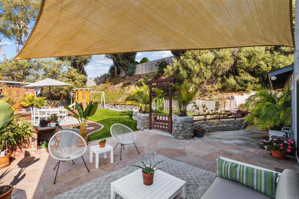 3264 CAMARILLO Avenue