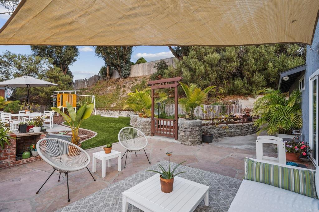 3264 CAMARILLO Avenue