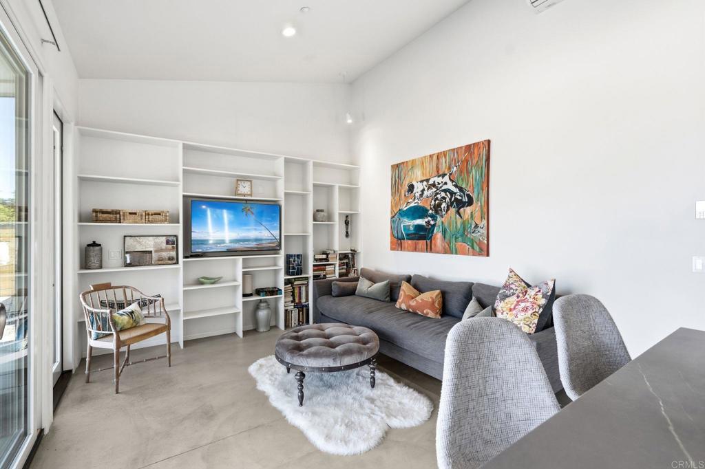 6937 KELLYN Lane