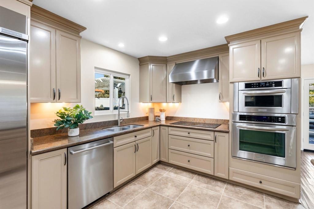 1222 LUPINE HILLS Drive