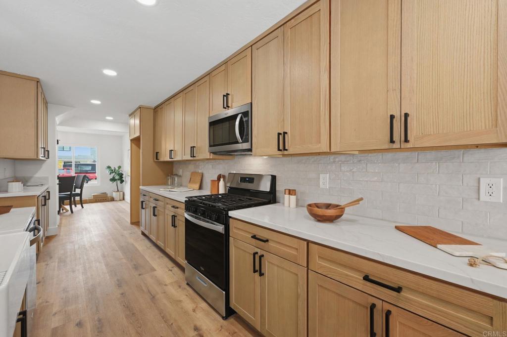 1416 EASTVIEW Court