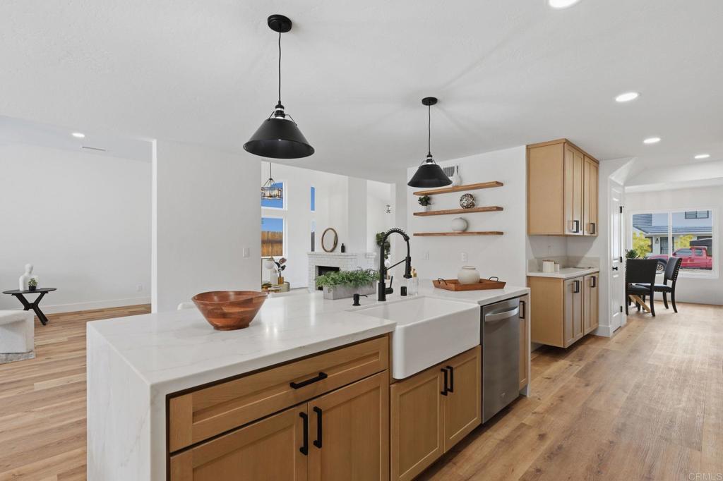 1416 EASTVIEW Court