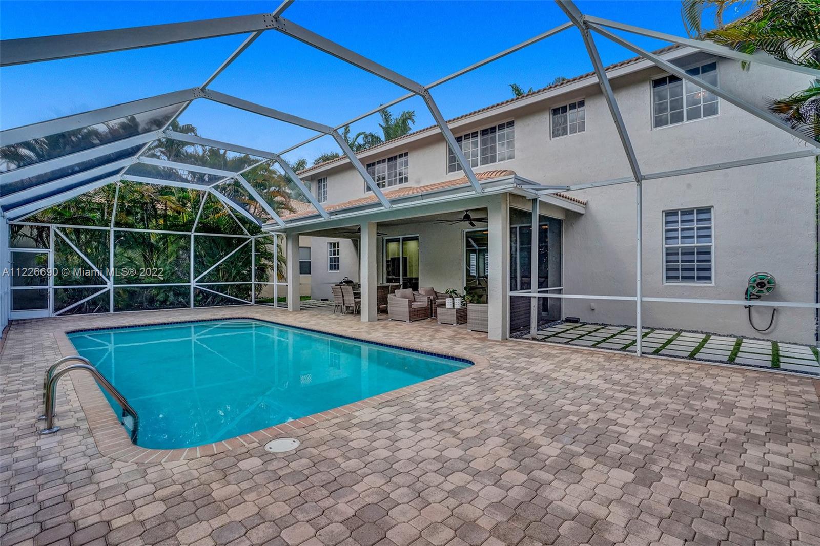 2526 Hunters Run Way