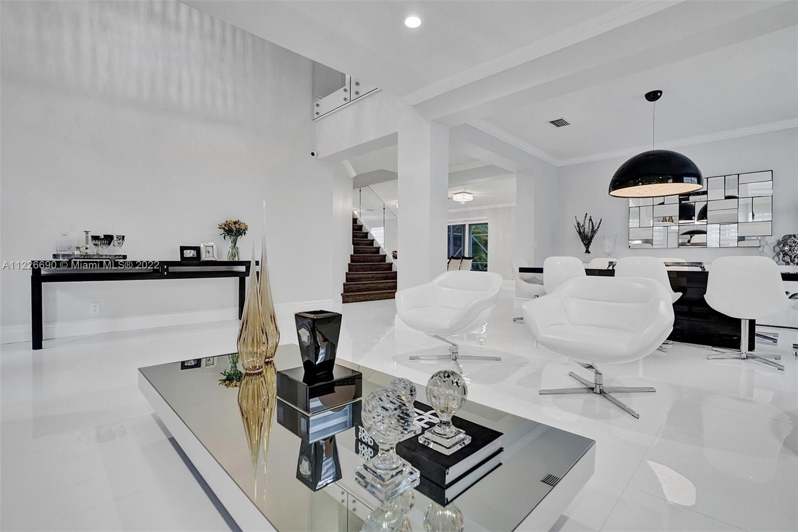 2526 Hunters Run Way