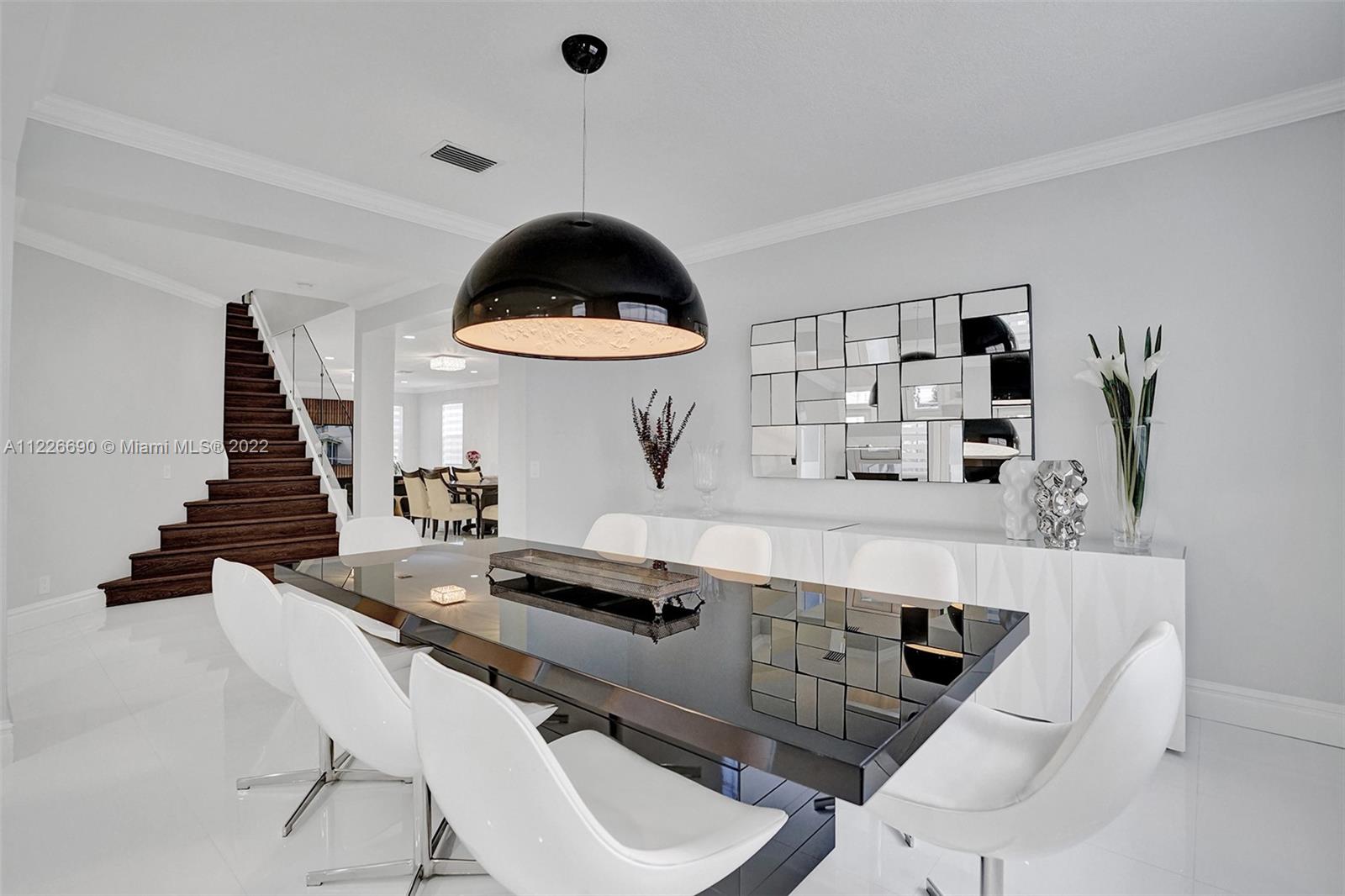 2526 Hunters Run Way