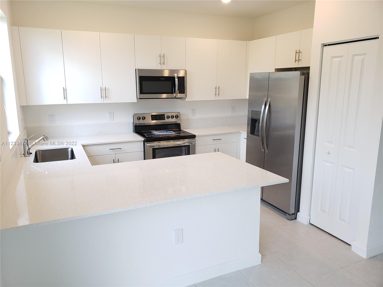 949 NE 211th St Unit: 949