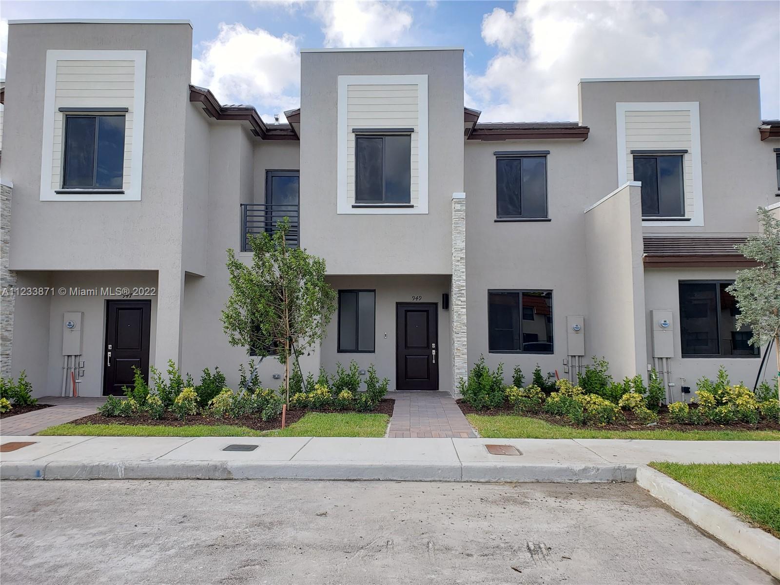 949 NE 211th St Unit: 949