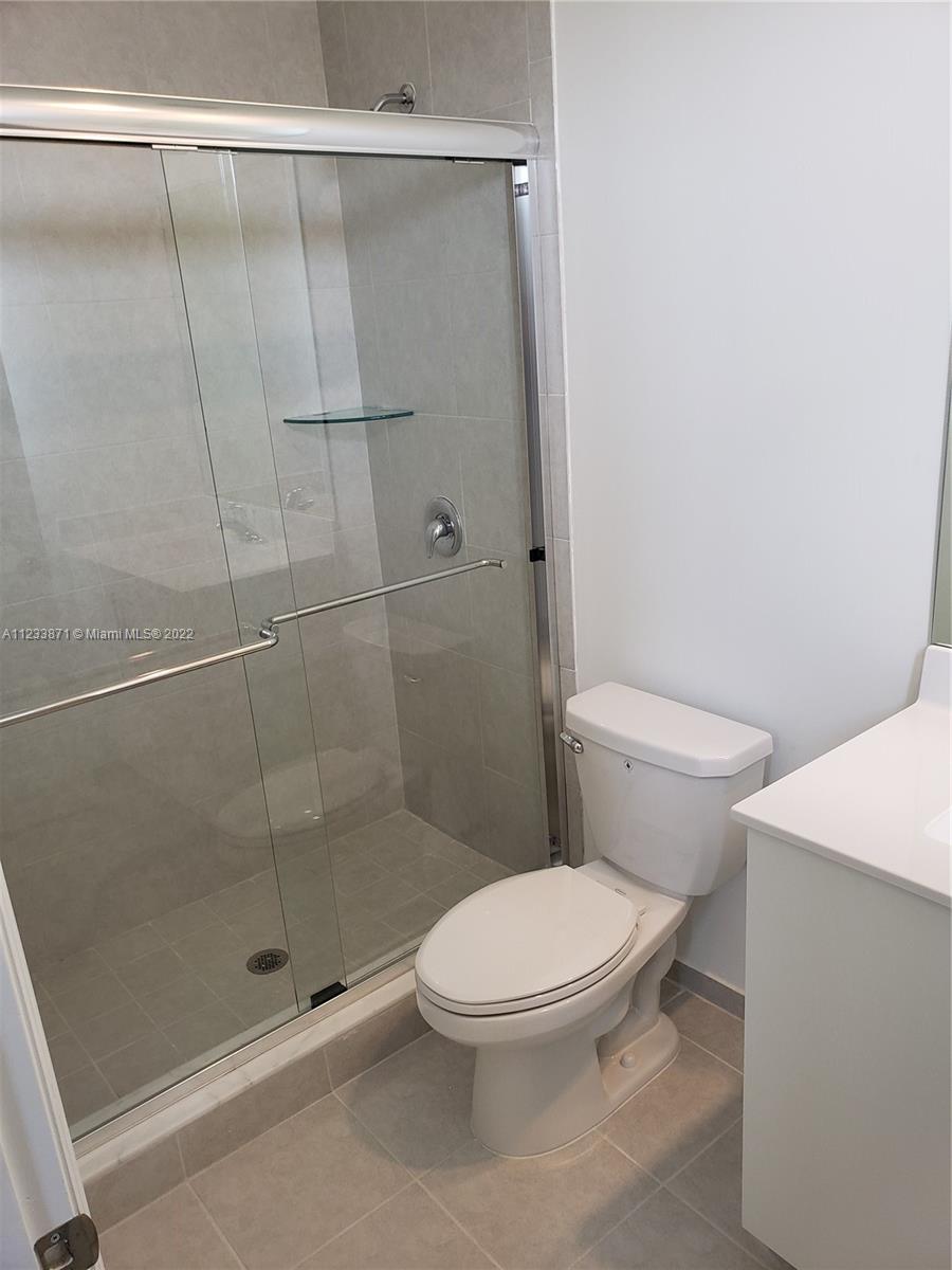 949 NE 211th St Unit: 949
