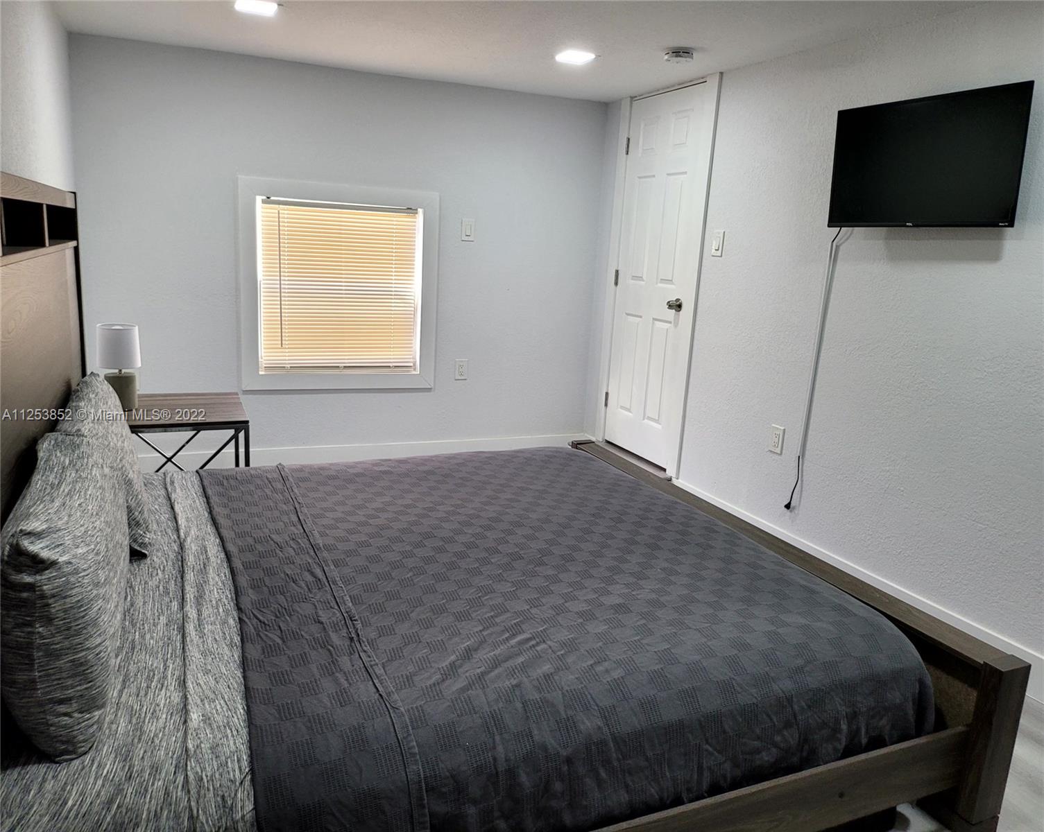 1318 NW 42nd St Unit: 0