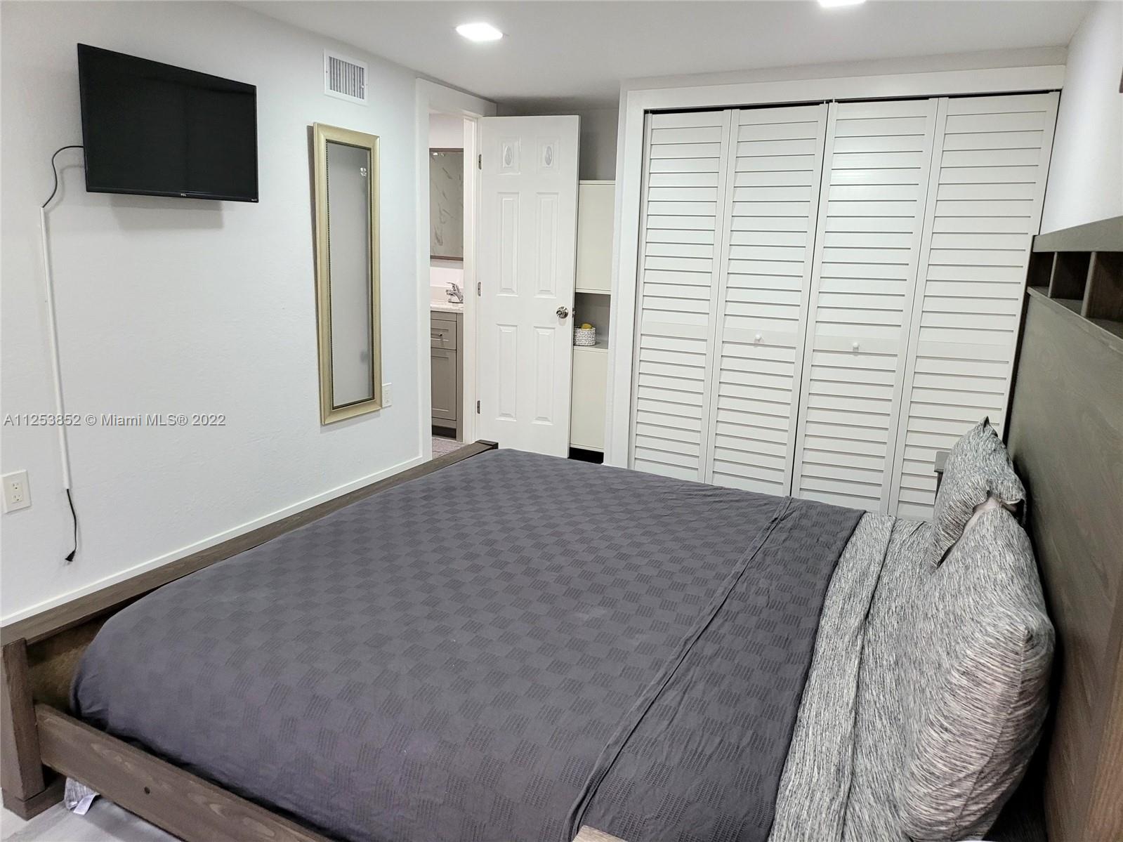 1318 NW 42nd St Unit: 0