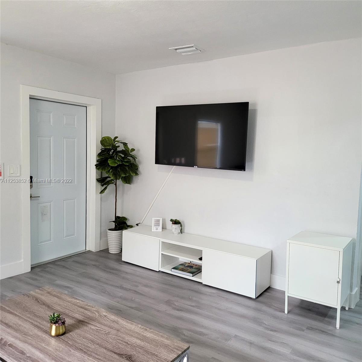 1318 NW 42nd St Unit: 0