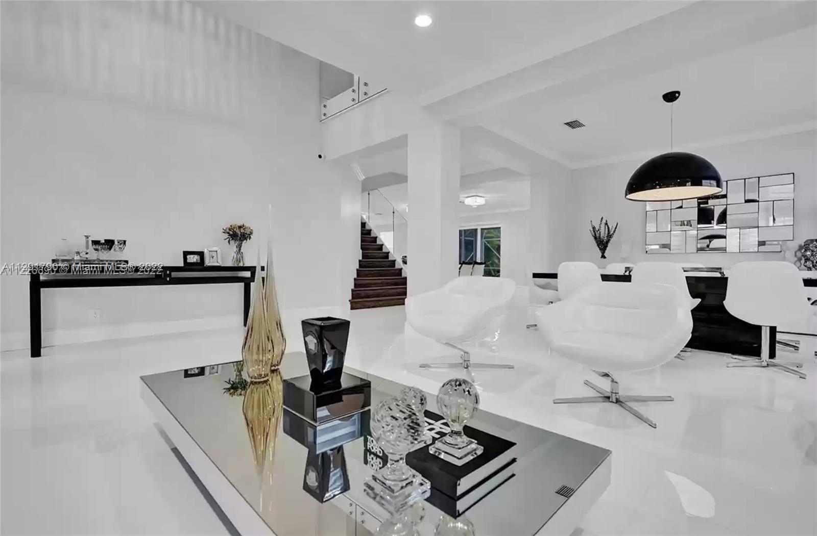 2526 Hunters Run Way