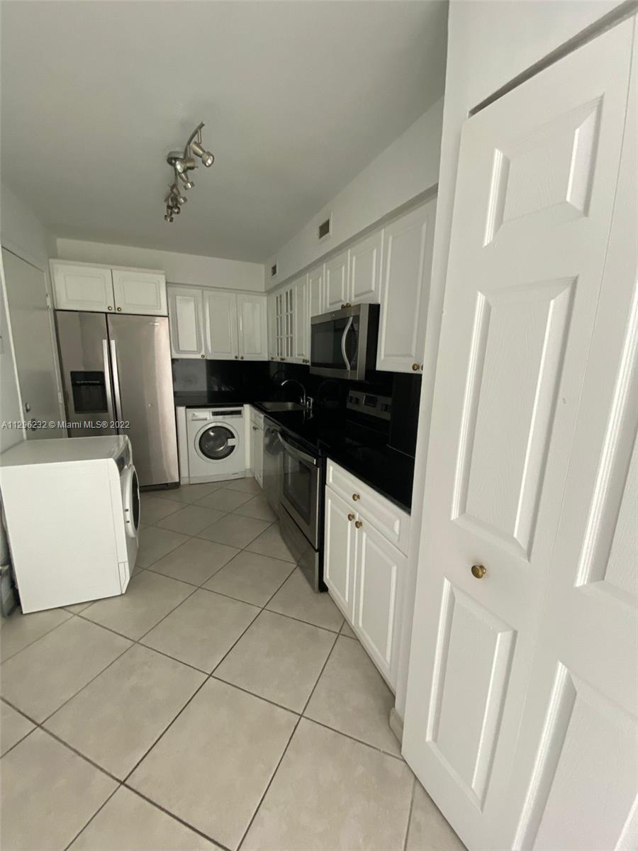 6770 Indian Creek Dr Unit: 11H