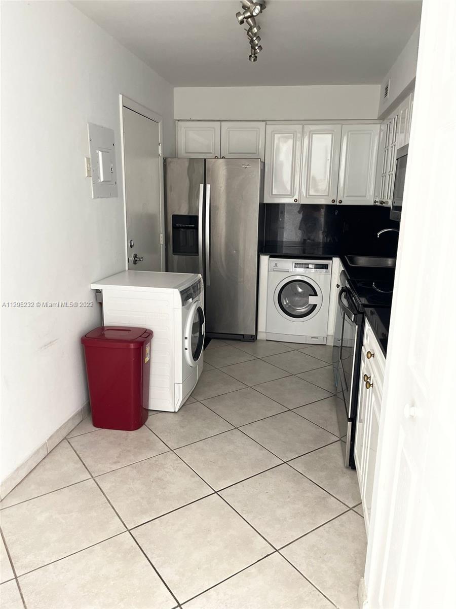 6770 Indian Creek Dr Unit: 11H