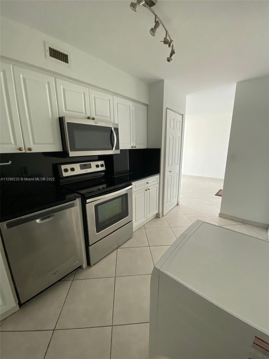 6770 Indian Creek Dr Unit: 11H