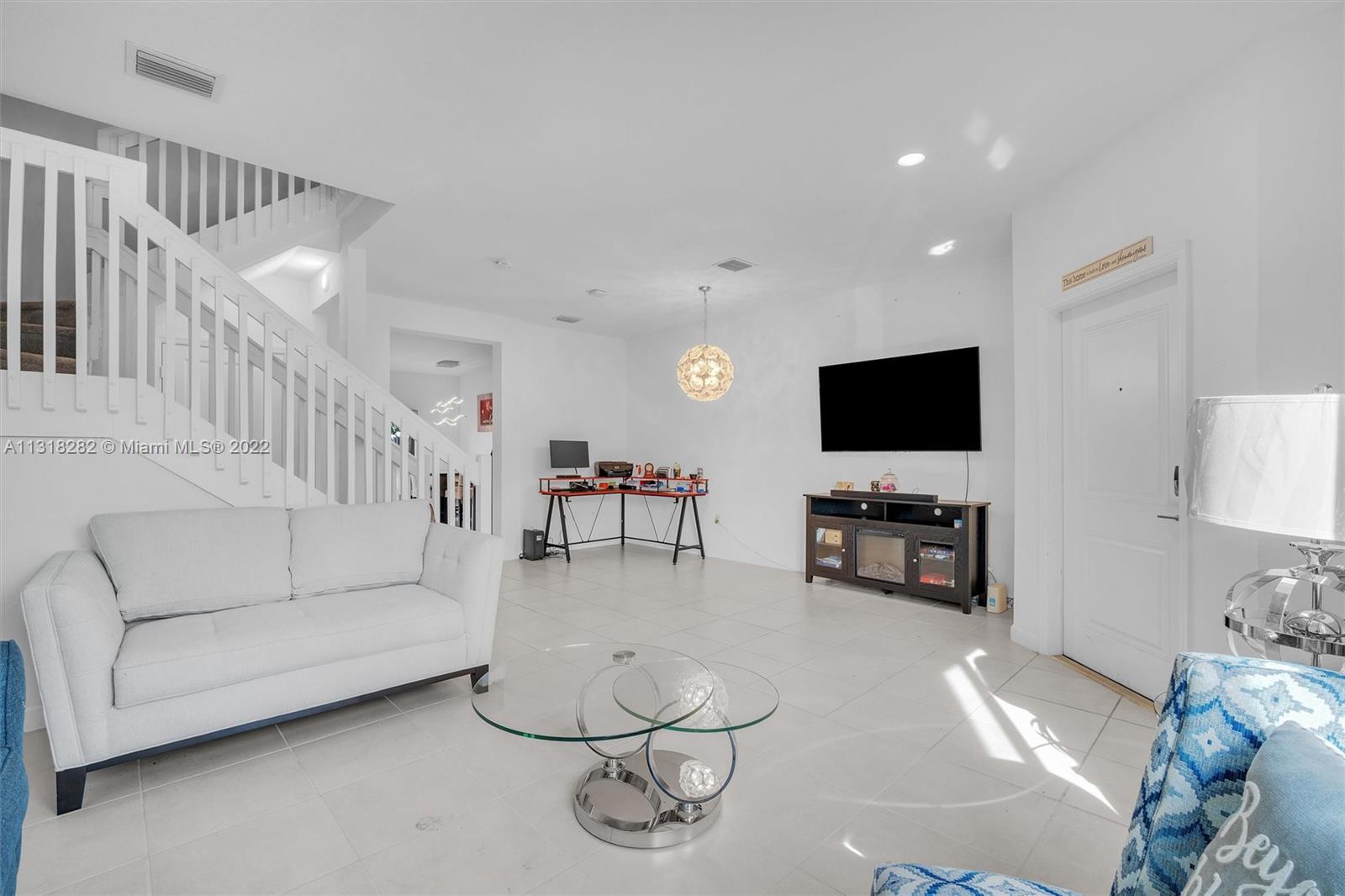 21452 NE 3rd Path Unit: 21452