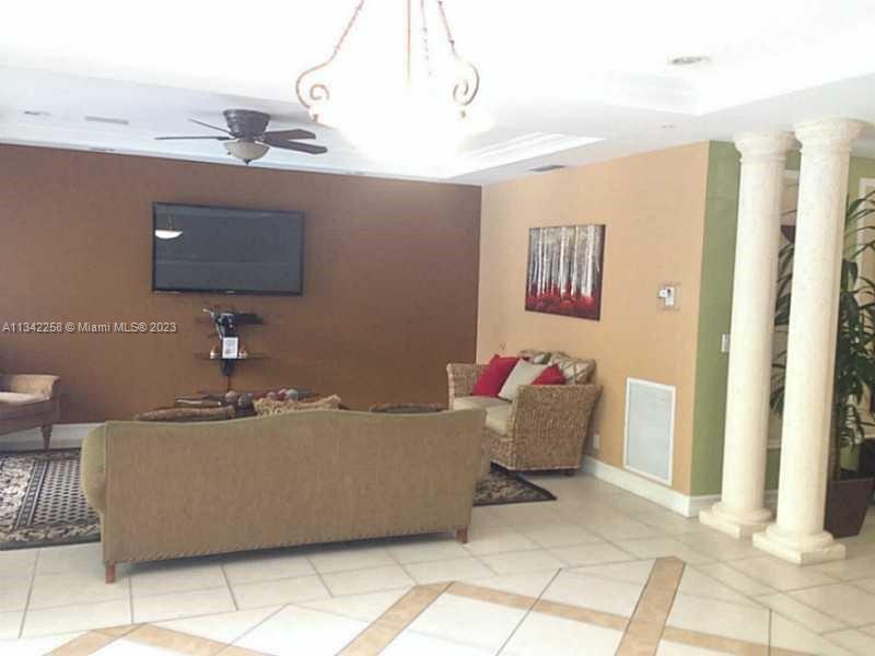 533 NE 3rd Ave Unit: 123