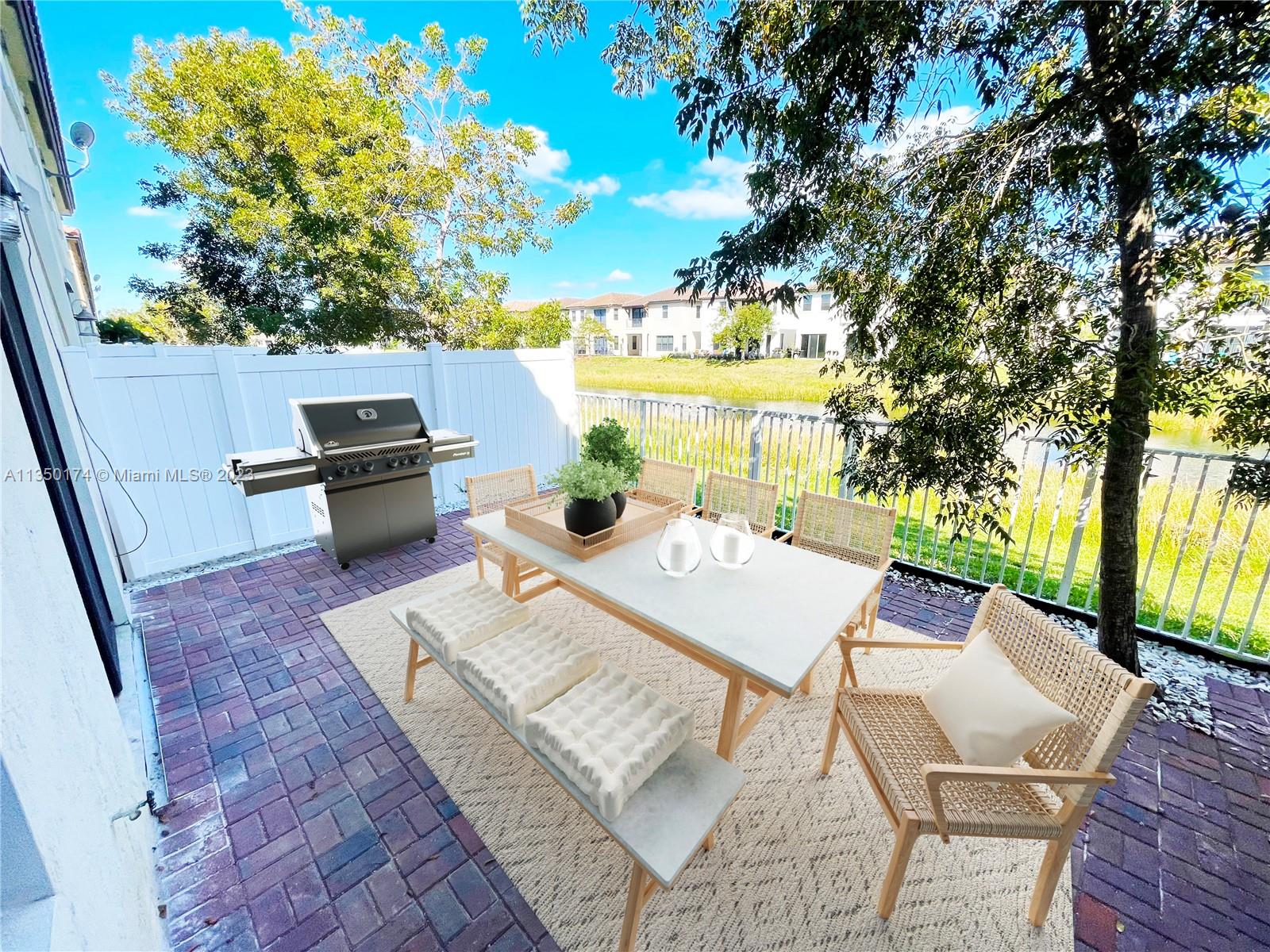 3313 W 94th Ter