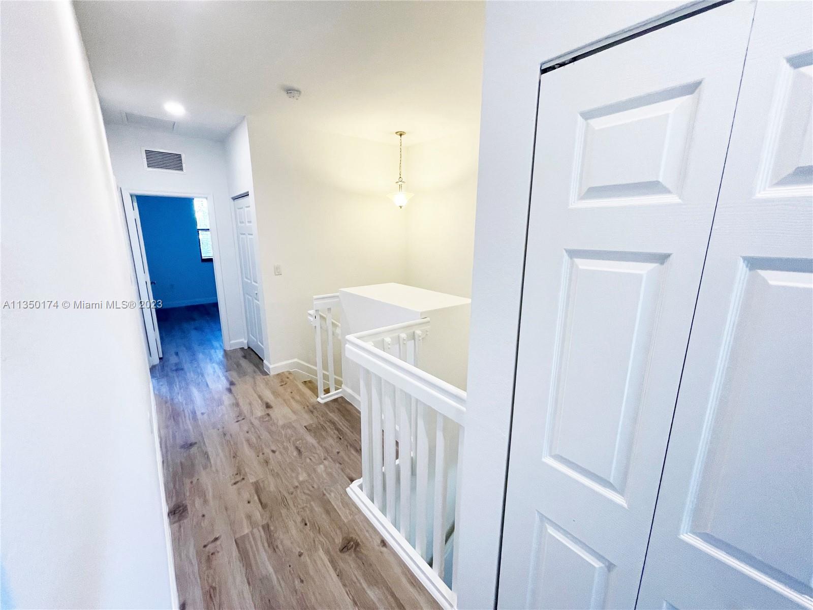 3313 W 94th Ter