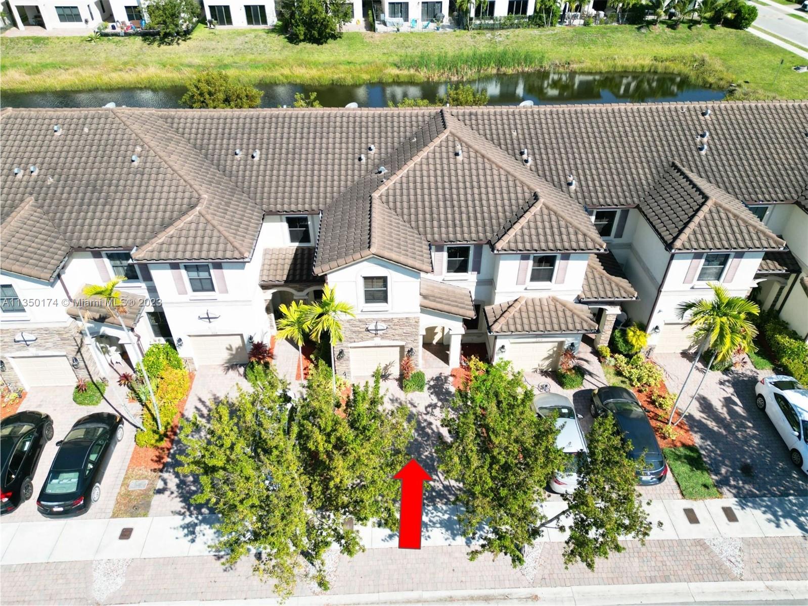 3313 W 94th Ter