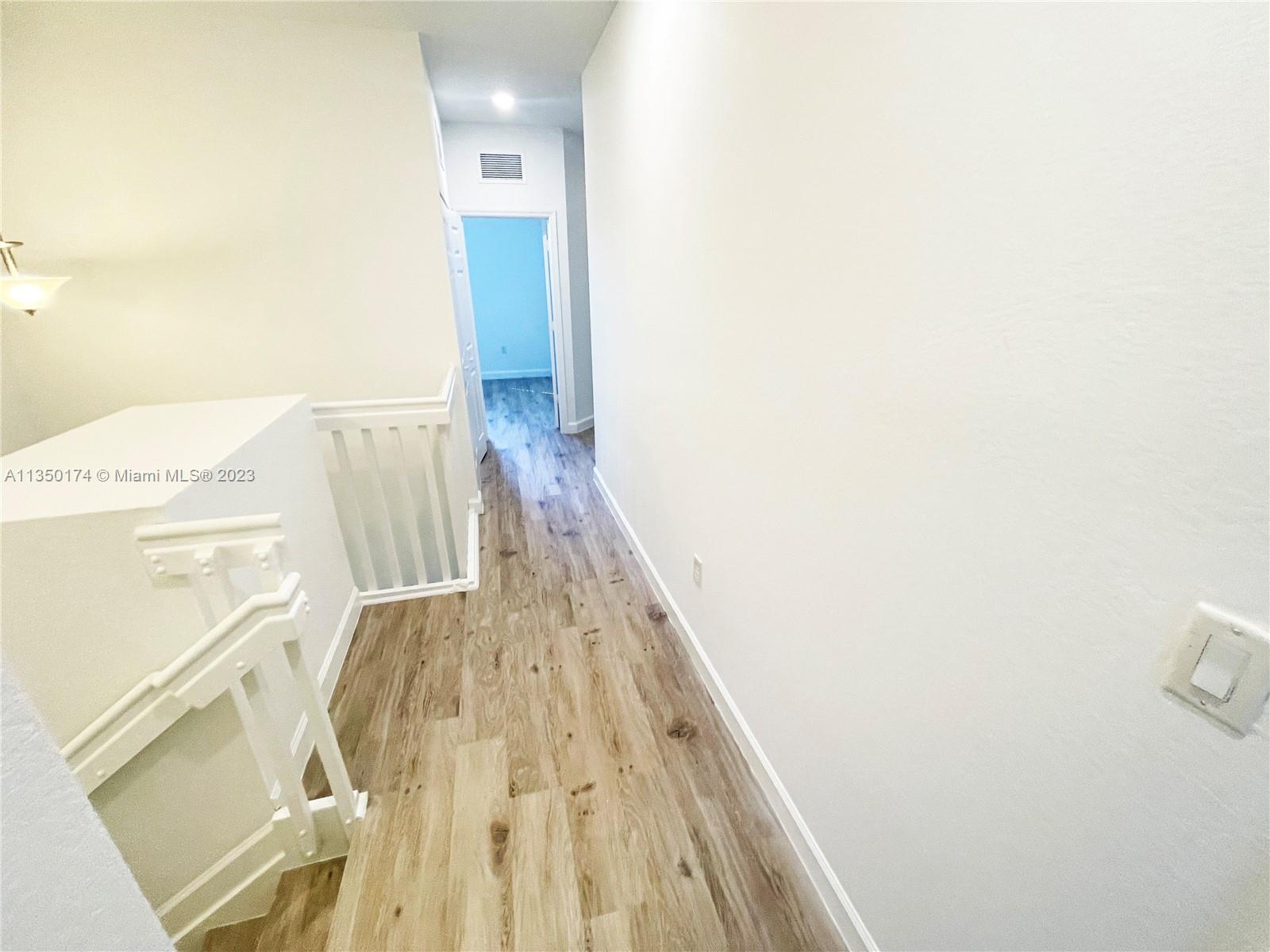 3313 W 94th Ter