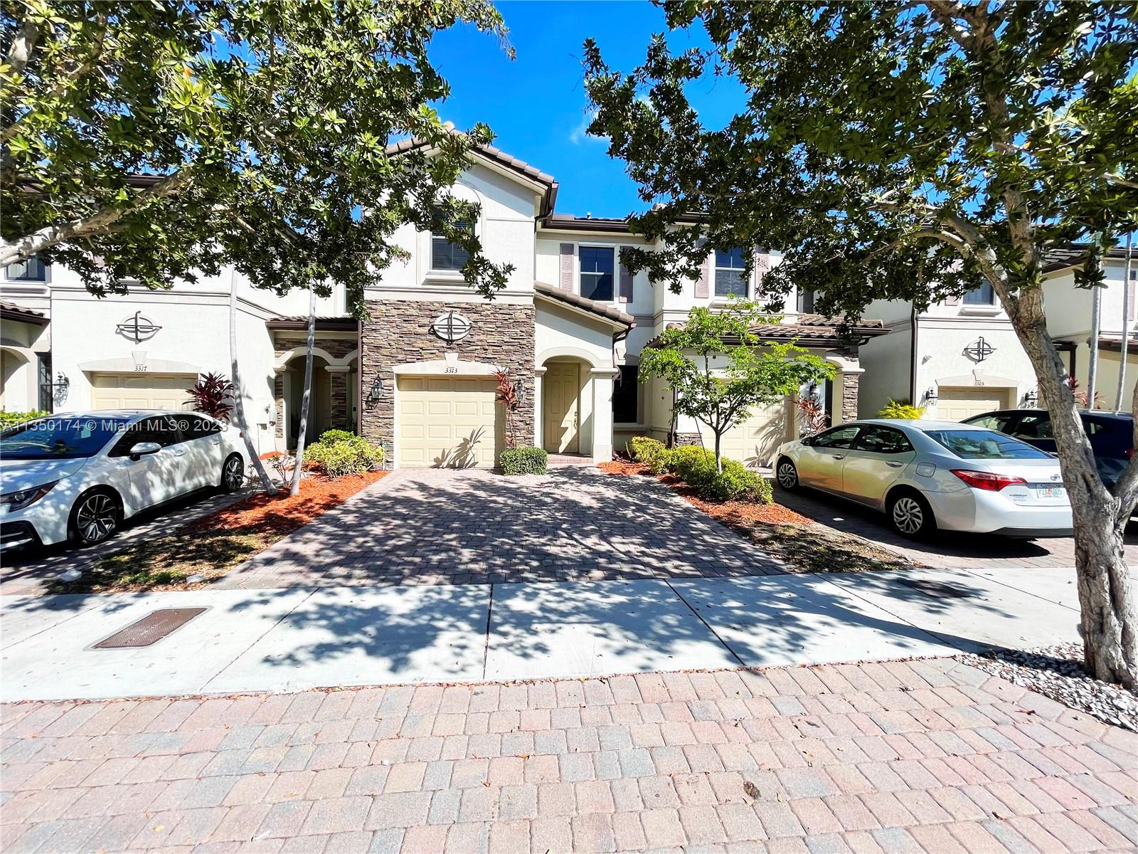 3313 W 94th Ter