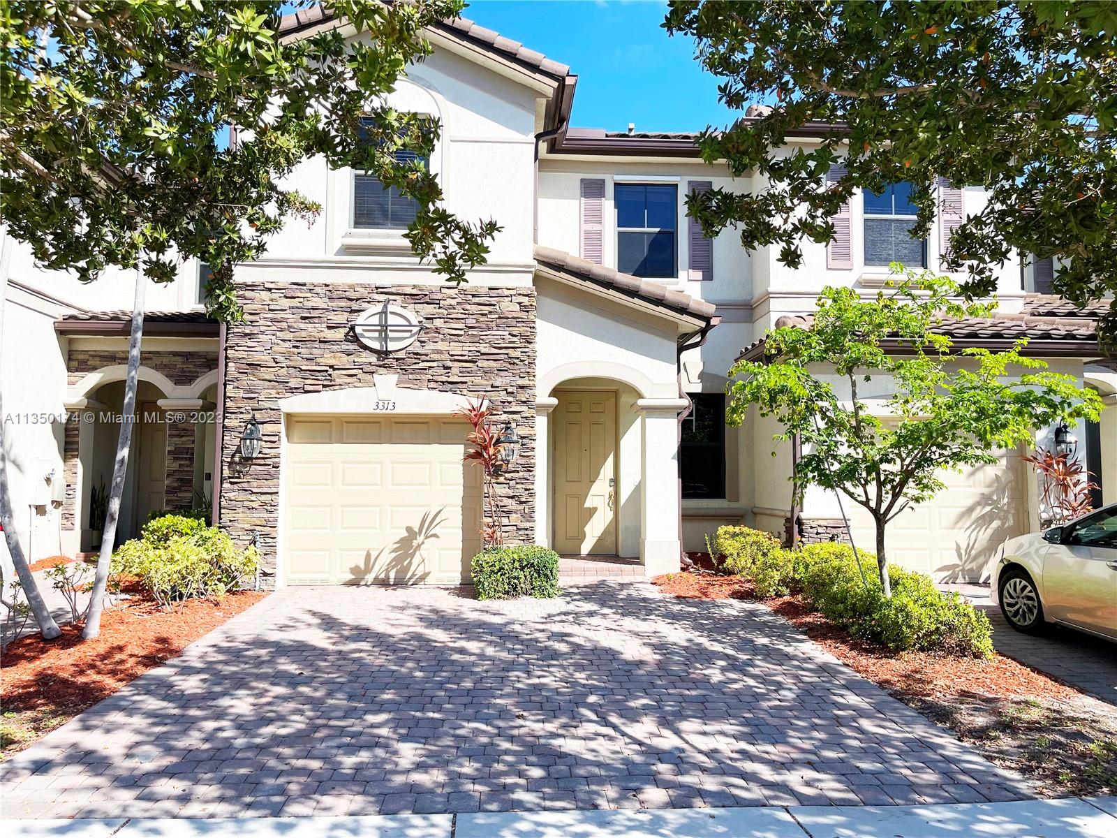 3313 W 94th Ter