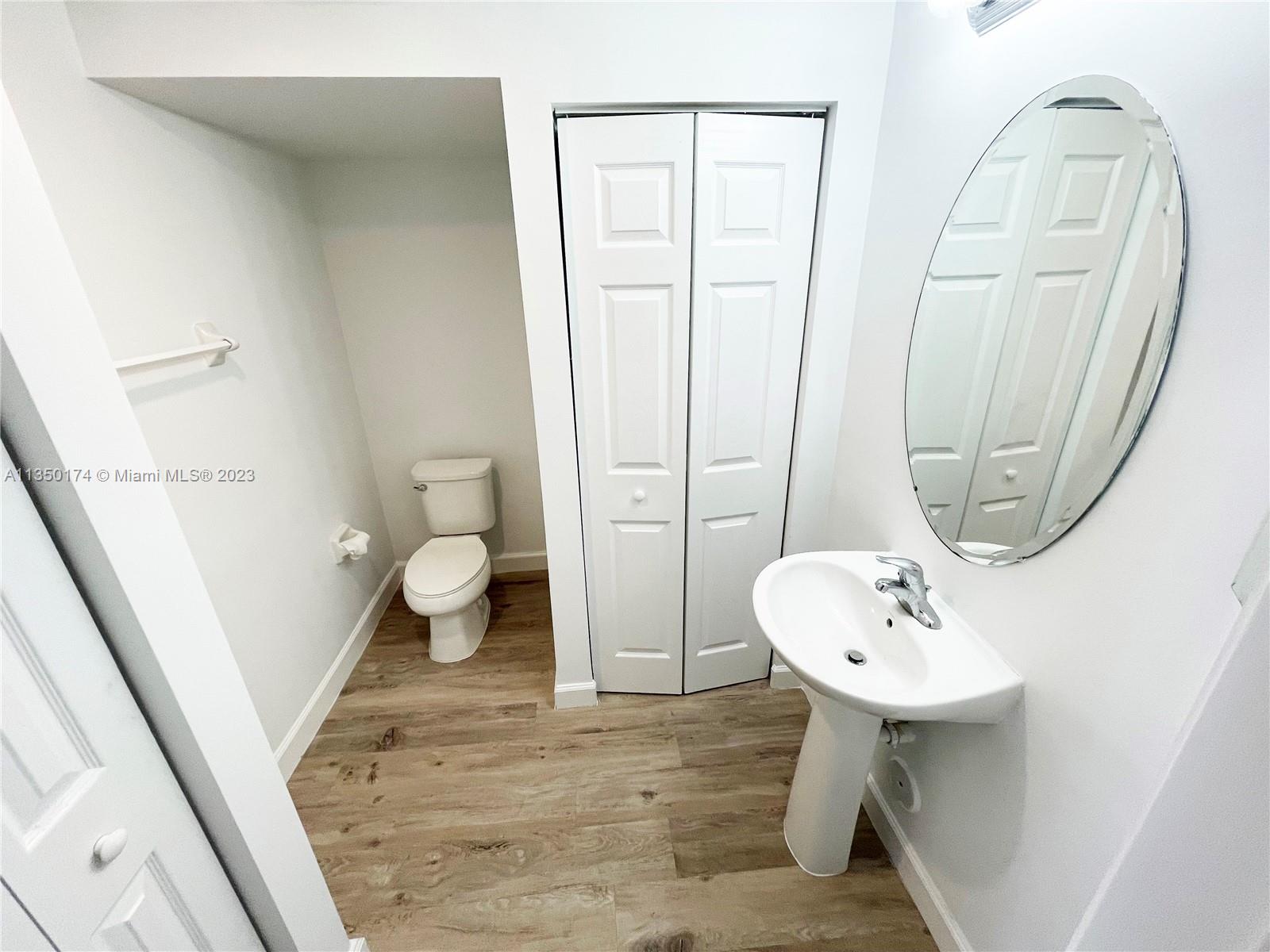 3313 W 94th Ter