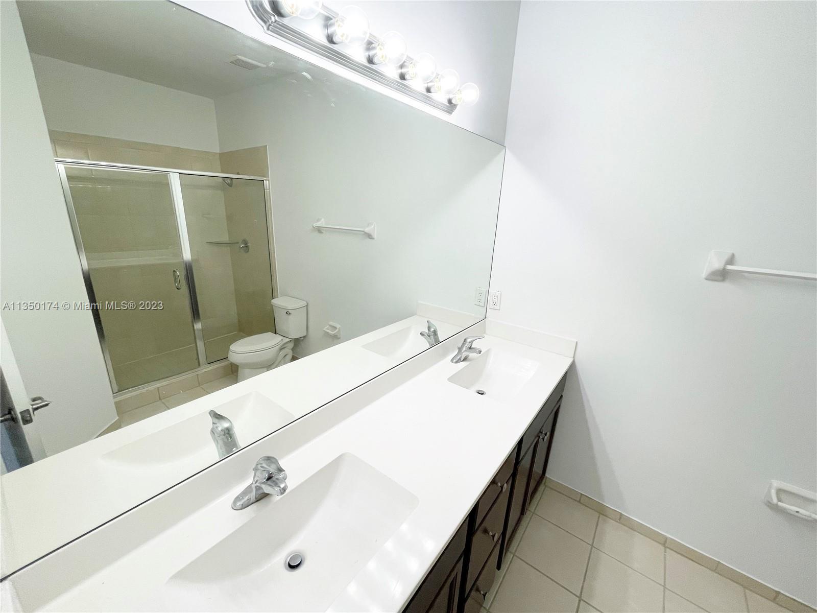 3313 W 94th Ter