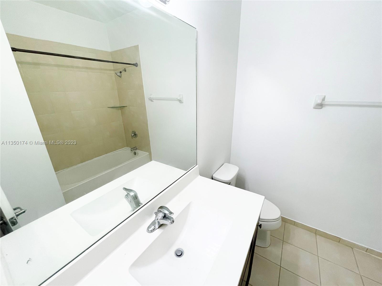 3313 W 94th Ter