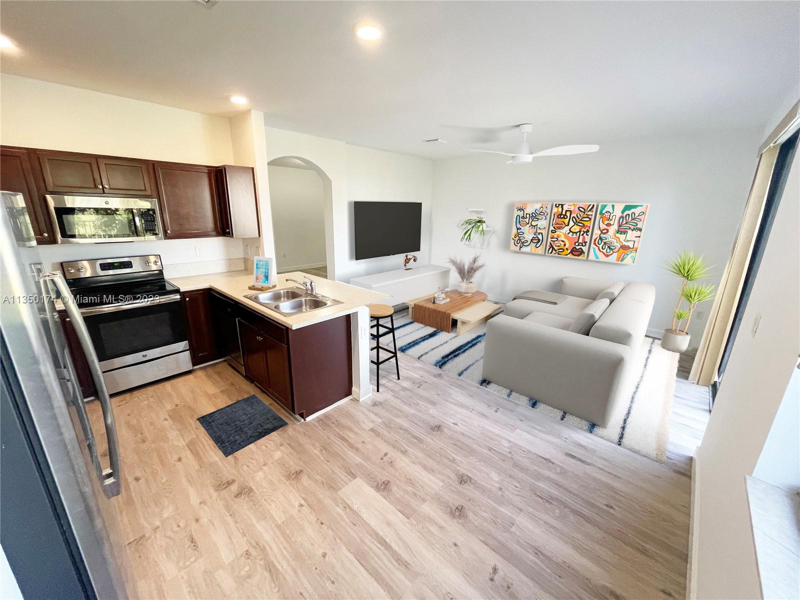 3313 W 94th Ter