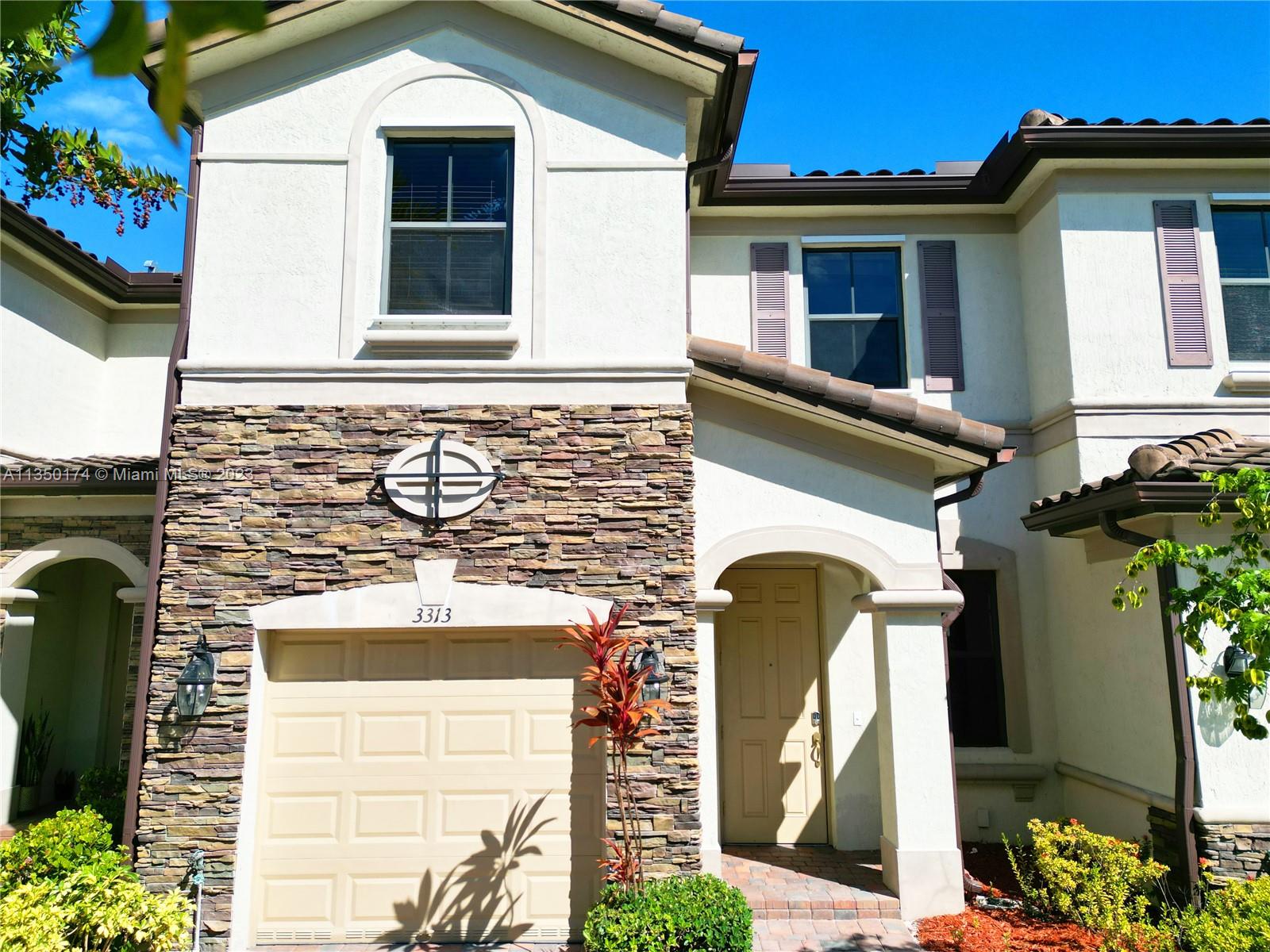 3313 W 94th Ter