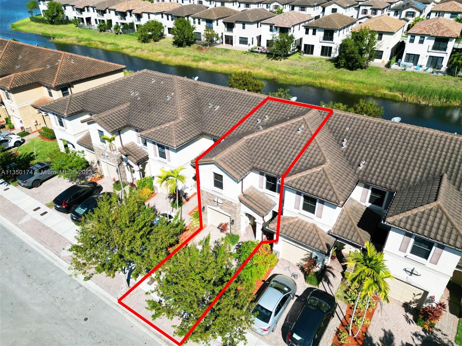 3313 W 94th Ter